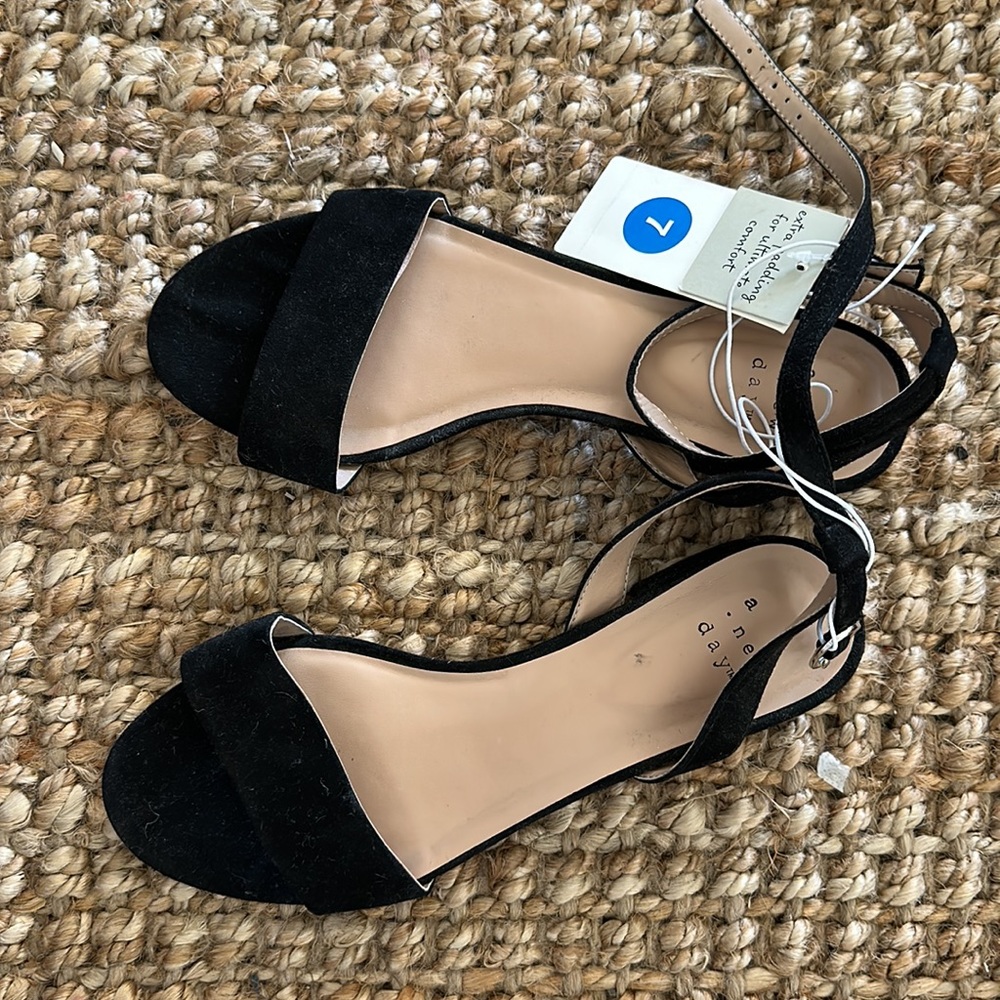 Black heel sandals